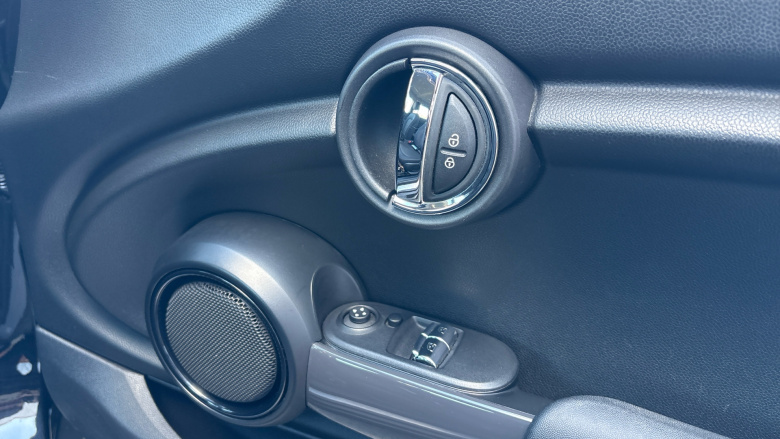 MINI Hatchback 1.5 Cooper II 3dr Petrol Hatchback